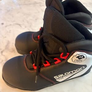 Kids Salomon Black and White XC Ski Boots size 2.5 US